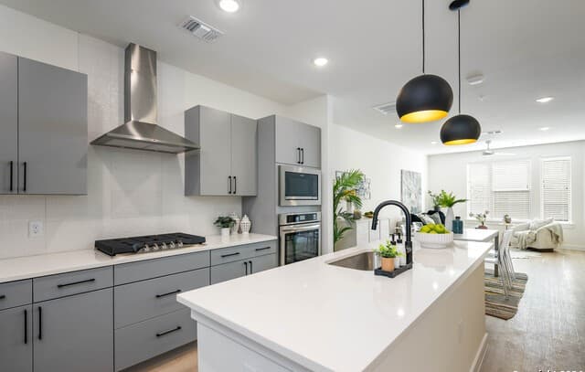 3-bedroom rental at 719 E Locust St Unit 2104 in San Antonio, TX — photo 1