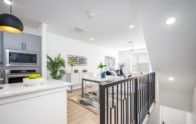 3-bedroom rental at 719 E Locust St Unit 2104 in San Antonio, TX — photo 5