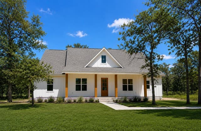 Home for sale at 3515 County Road 676 in Devine, TX — photo 1