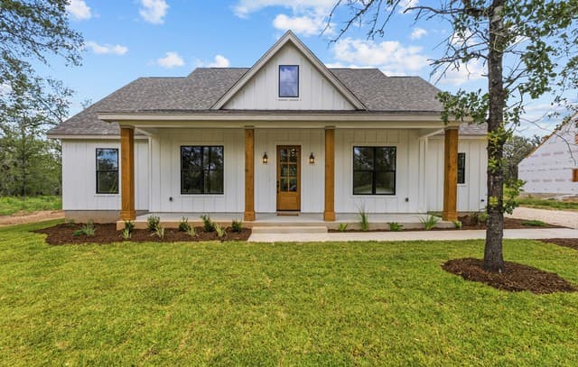 Home for sale at 3515 County Road 676 in Devine, TX — photo 3