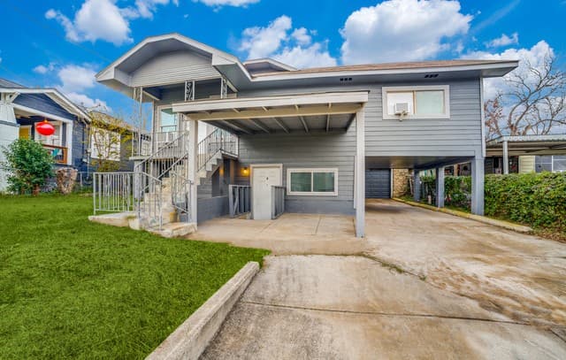 3-bedroom rental at 1311 Kayton Unit UNIT 1 in San Antonio, TX — photo 2