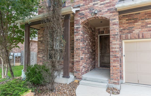 5-bedroom rental at 8103 Mystic Chase in Boerne, TX — photo 2