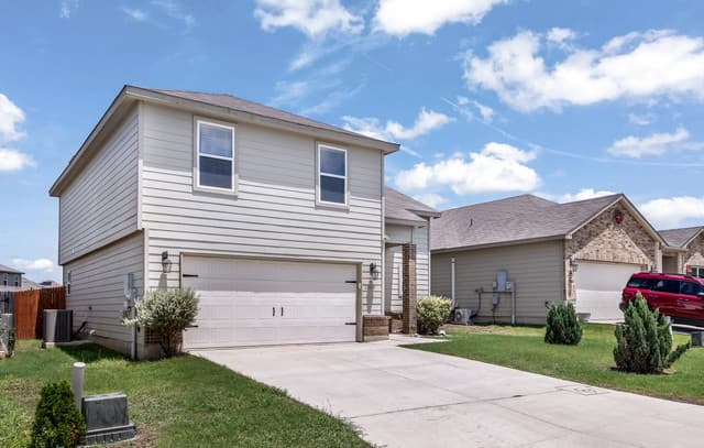 Home for sale at 13139 Heathers Arrow in St Hedwig, TX — photo 2