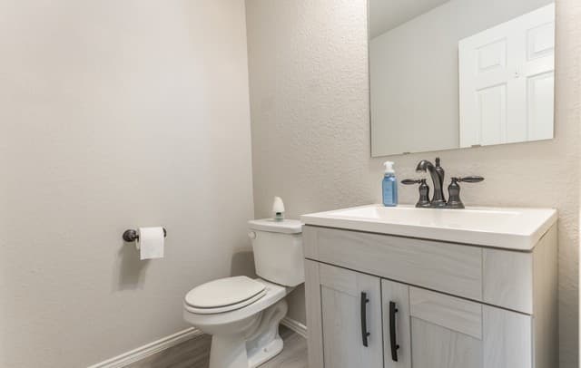 Home for sale at 13139 Heathers Arrow in St Hedwig, TX — photo 5