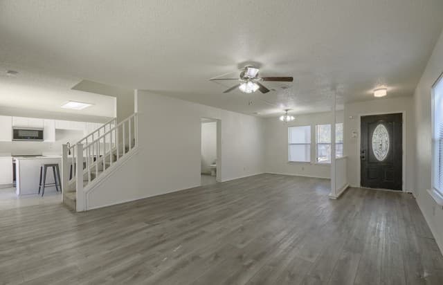 3-bedroom rental at 8166 Cheryl Meadow Dr in Converse, TX — photo 5