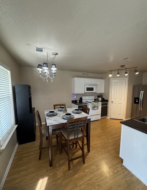 3-bedroom rental at 337 Longhorn Way in Cibolo, TX — photo 3