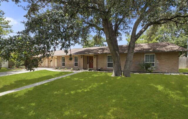 3-bedroom home for sale at 421 Windcrest Dr. in Windcrest TX