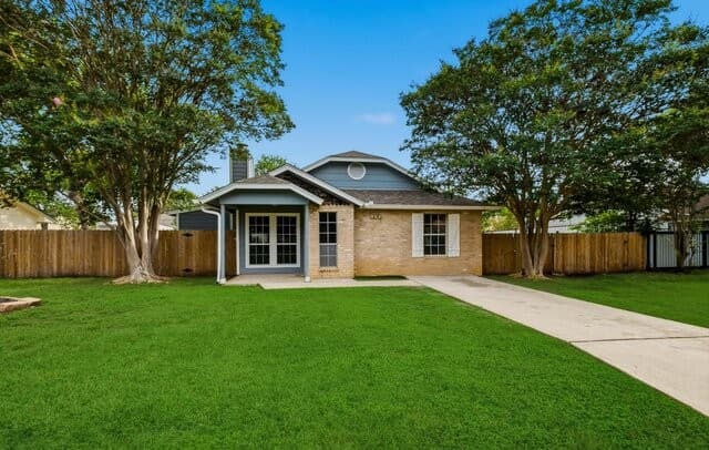 Home for sale at 110 Lehmann St in Boerne, TX — photo 2