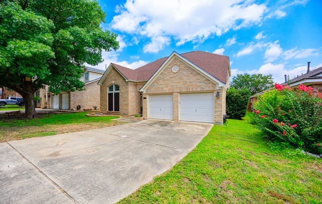 Home for sale at 8807 Brae Crest Dr in San Antonio, TX — photo 2
