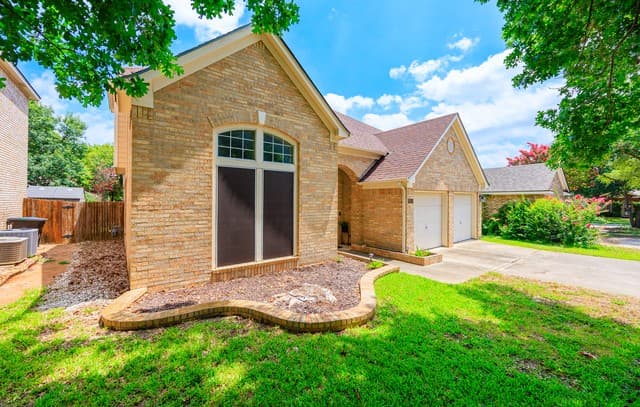 Home for sale at 8807 Brae Crest Dr in San Antonio, TX — photo 3