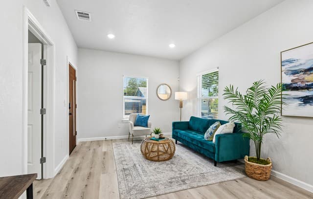 Home for sale at 109 Utah St in San Antonio, TX — photo 3