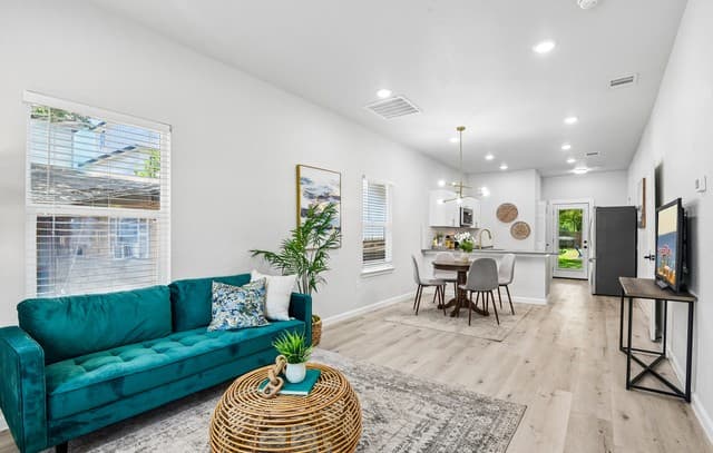 Home for sale at 109 Utah St in San Antonio, TX — photo 5