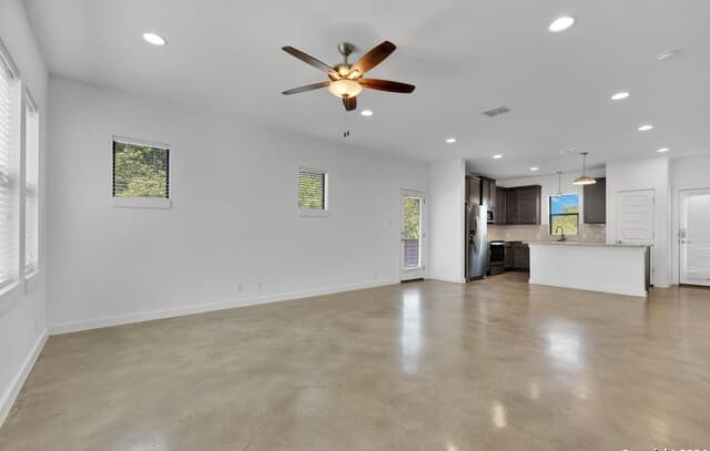 2-bedroom rental at 1162 N Olive St in San Antonio, TX — photo 4