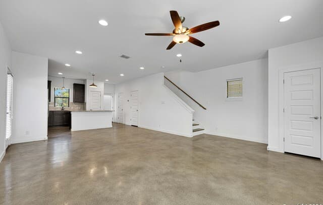 2-bedroom rental at 1162 N Olive St in San Antonio, TX — photo 5