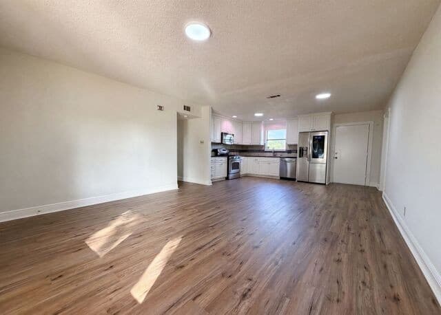 Home for sale at 1308 Longhorn Dr in Floresville, TX — photo 3