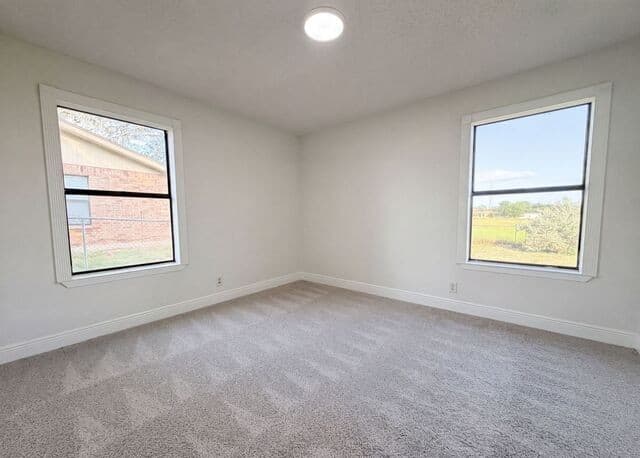 Home for sale at 1308 Longhorn Dr in Floresville, TX — photo 4