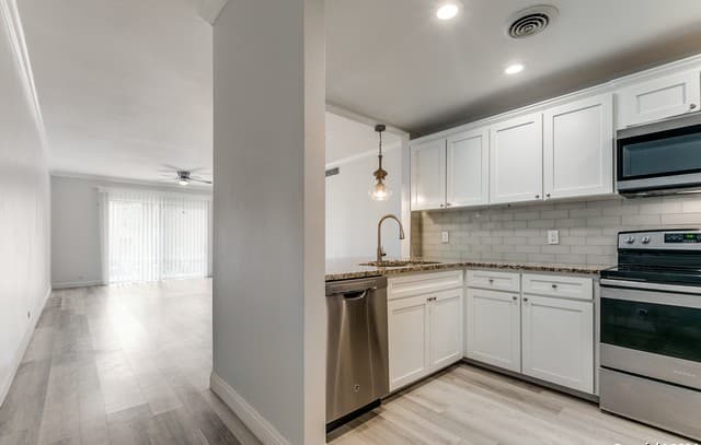 3-bedroom rental at 7709 Broadway Unit 113 in San Antonio, TX — photo 3