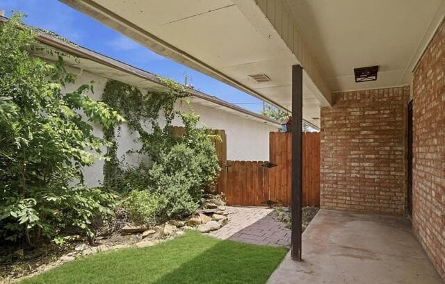 Home for sale at 130 Bolerio Dr in Universal City, TX — photo 5