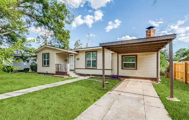 2-bedroom rental at 322 Byrnes Dr in San Antonio, TX — photo 3