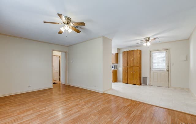 2-bedroom rental at 322 Byrnes Dr in San Antonio, TX — photo 5