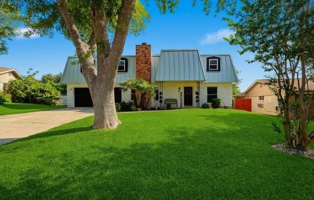 5-bedroom home for sale at 630 Balboa Dr in Universal City TX