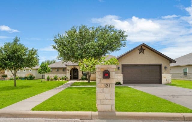 Home for sale at 121 Fairway Dr in Floresville, TX — photo 1