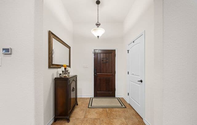 Home for sale at 121 Fairway Dr in Floresville, TX — photo 5