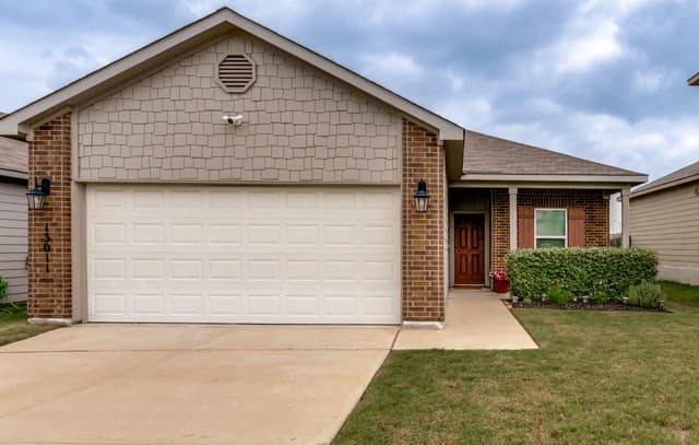 Home for sale at 13011 Heathers Sun in St Hedwig, TX — photo 2