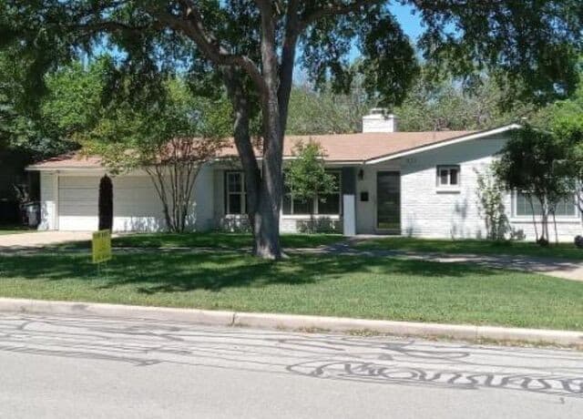 3-bedroom rental at 327 Rockhill Dr in San Antonio, TX — photo 2