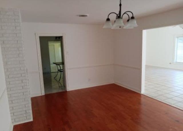 3-bedroom rental at 327 Rockhill Dr in San Antonio, TX — photo 3