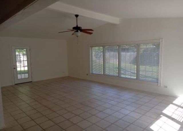 3-bedroom rental at 327 Rockhill Dr in San Antonio, TX — photo 5