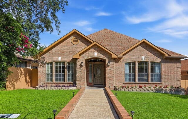 3-bedroom home for sale at 5910 Bayou Bnd in Windcrest TX