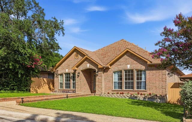 Home for sale at 5910 Bayou Bnd in Windcrest, TX — photo 2