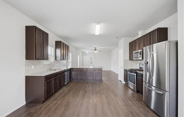 Home for sale at 5403 Daniel Way in St Hedwig, TX — photo 3