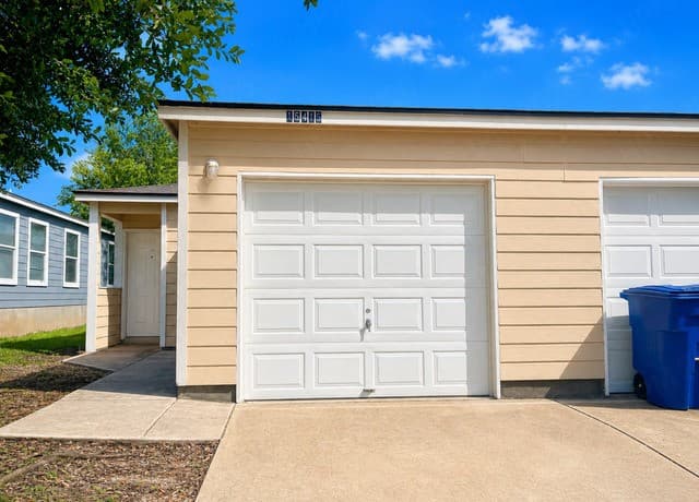 3-bedroom rental at 15415 Kamary Ln in San Antonio TX