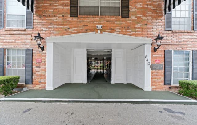 1-bedroom rental at 8401 N New Braunfels Avenue Unit 240 in San Antonio, TX — photo 2