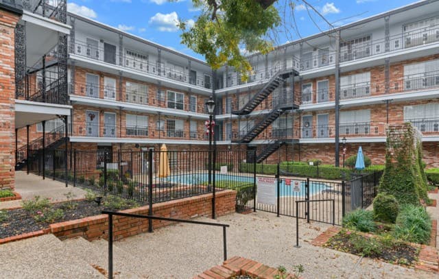 1-bedroom rental at 8401 N New Braunfels Avenue Unit 240 in San Antonio, TX — photo 3