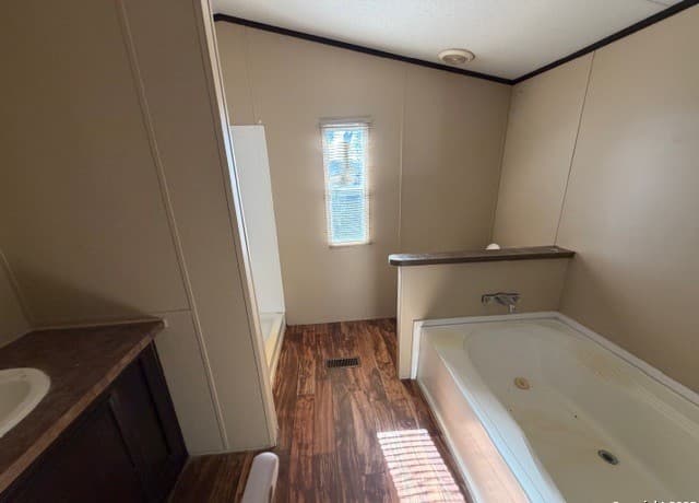 3-bedroom rental at 35 N Creek Loop in Comfort, TX — photo 2