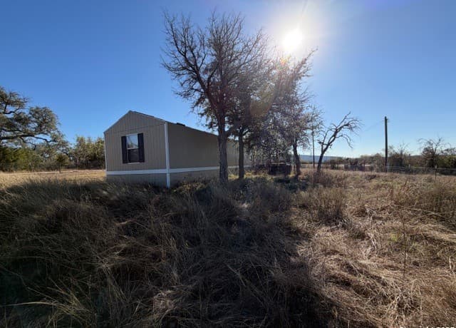 3-bedroom rental at 35 N Creek Loop in Comfort, TX — photo 3