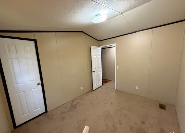 3-bedroom rental at 35 N Creek Loop in Comfort, TX — photo 4