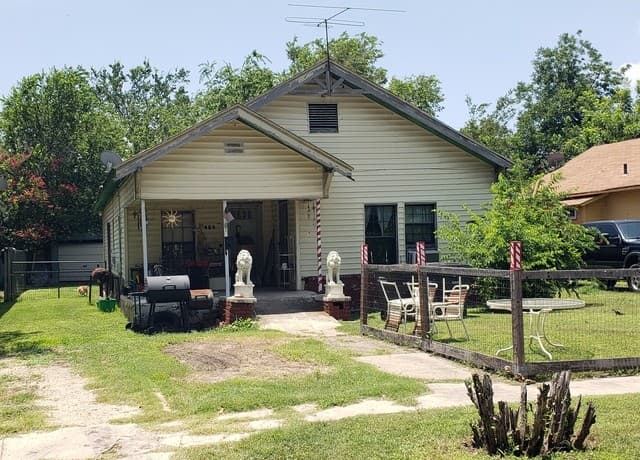 Home for sale at 426 E Highland Blvd in San Antonio, TX — photo 3