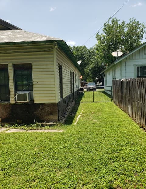 Home for sale at 426 E Highland Blvd in San Antonio, TX — photo 4