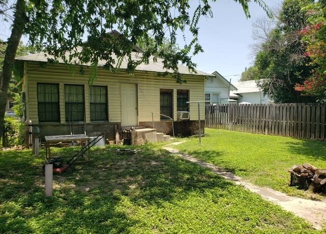 Home for sale at 426 E Highland Blvd in San Antonio, TX — photo 5