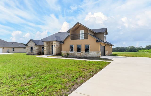 Home for sale at 956 Horseshoe Falls in Bandera, TX — photo 2