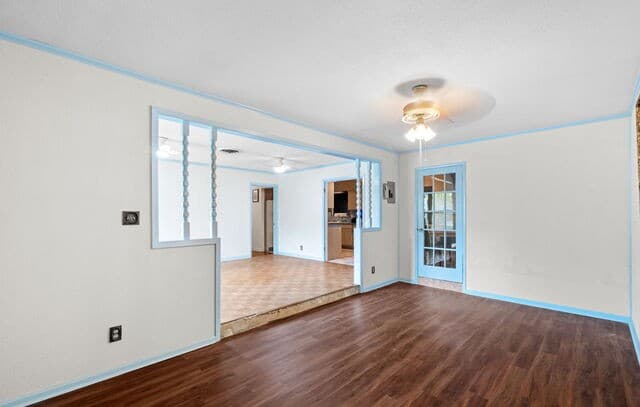Home for sale at 105 Scott Ave in Universal City, TX — photo 4