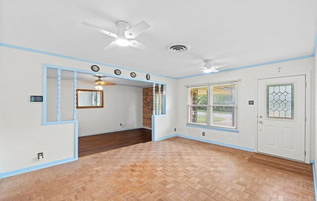 Home for sale at 105 Scott Ave in Universal City, TX — photo 5