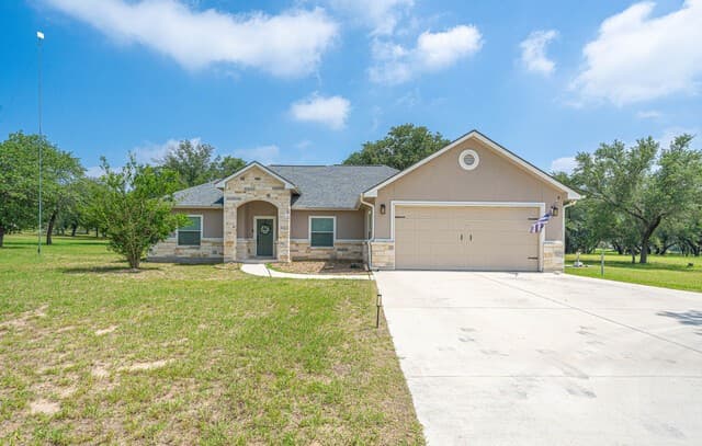 4-bedroom home for sale at 521 County Road 6868 E in Natalia TX