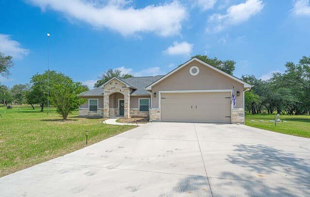 Home for sale at 521 County Road 6868 E in Natalia, TX — photo 2