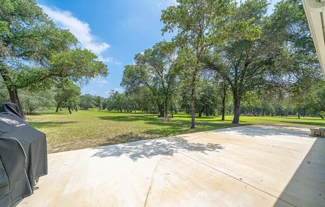 Home for sale at 521 County Road 6868 E in Natalia, TX — photo 5