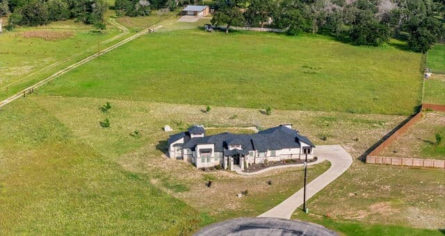 Home for sale at 137 Ranchers Way in Floresville, TX — photo 3